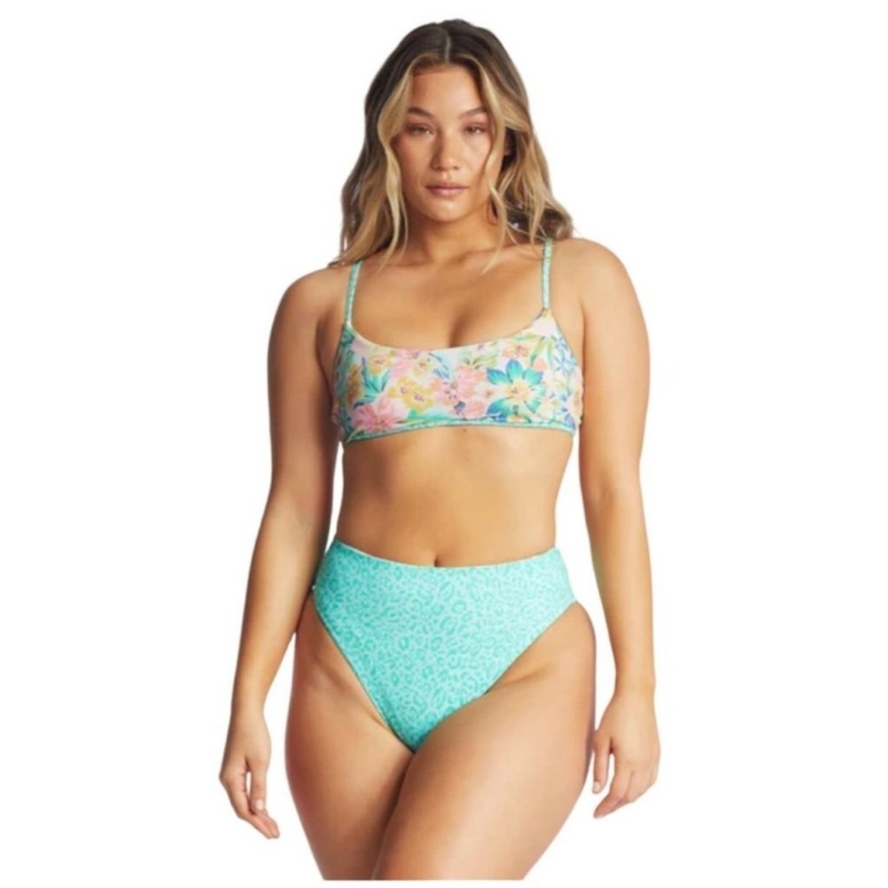 Billabong Bikini Set Sweet Tropics
Reversible top M and High Rise bottom L NEW